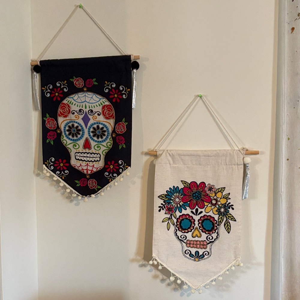 Artistic Sugar Skull Tapestry Set in Black and Cream